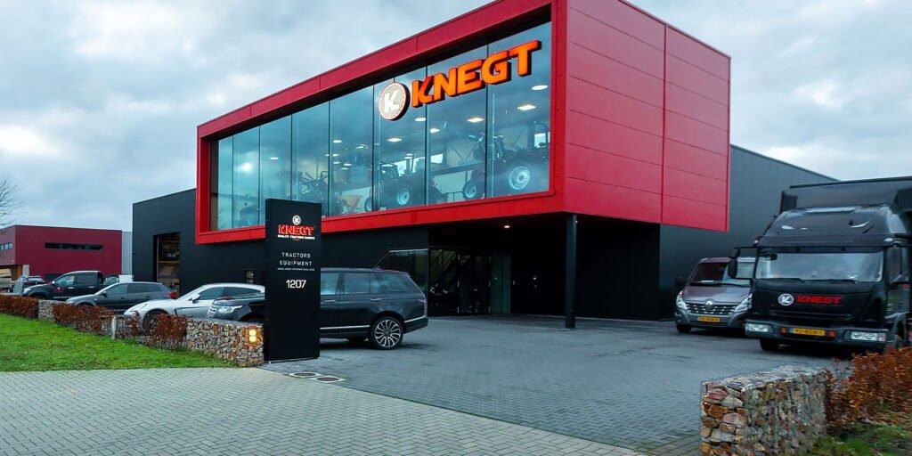 Lichtreclame Knegt Tractors
